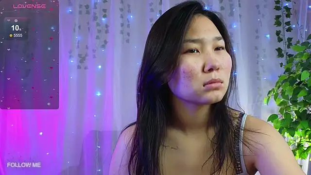 Yoon Mii online show from 10.20.25