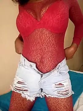 Snapshot of NiaAmour chatting on 11.17.25 NiaAmour online show from 11.17.25