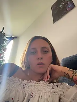 Snapshot of Mia_dca chatting on 12.18.25 Mia dca online show from 12.18.25