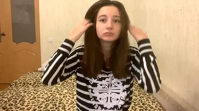 Snapshot of KyungSwaners chatting on 10.22.25 KyungSwaners online show from 10.22.25