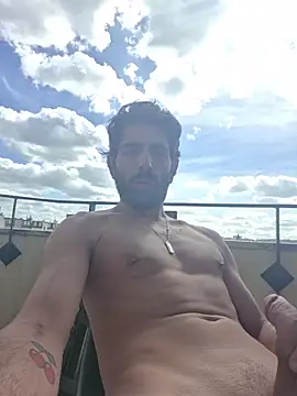 Snapshot of Liroow chatting on 04.16.26 Liroow online show from 04.16.26