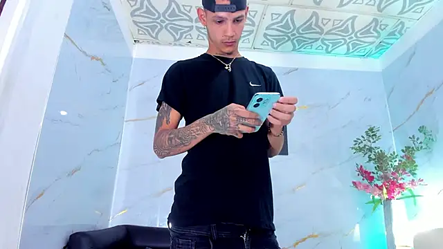 Snapshot of Justin_rain chatting on 10.08.25 Justin rain online show from 10.08.25