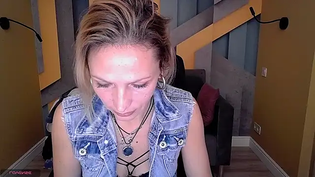 AlinaMoor online show from 10.29.25