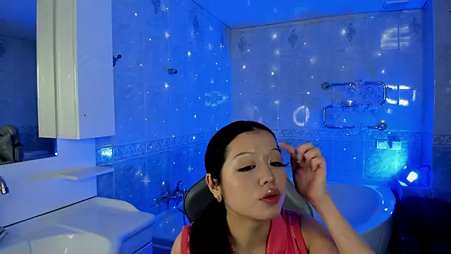 Snapshot of luvemily chatting on 10.08.25 luvemily online show from 10.08.25