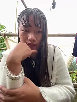 Snapshot of TrangNemo chatting on 10.27.25 TrangNemo online show from 10.27.25