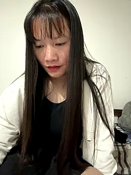 Snapshot of TrangNemo chatting on 10.28.25 TrangNemo online show from 10.28.25