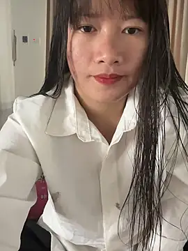 Snapshot of TrangNemo chatting on 11.11.25 TrangNemo online show from 11.11.25