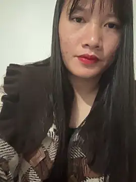 Snapshot of TrangNemo chatting on 11.15.25 TrangNemo online show from 11.15.25