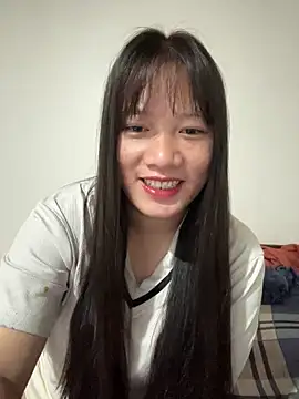 Snapshot of TrangNemo chatting on 11.17.25 TrangNemo online show from 11.17.25