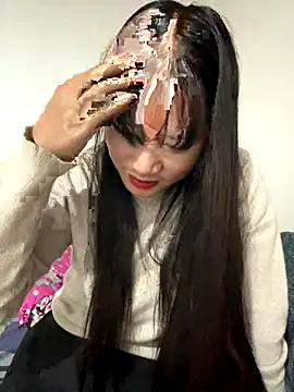 Snapshot of TrangNemo chatting on 11.20.25 TrangNemo online show from 11.20.25