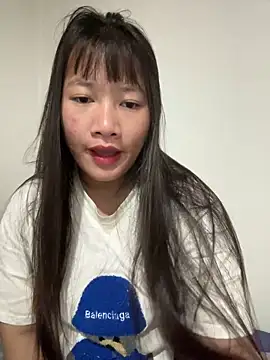 Snapshot of TrangNemo chatting on 11.23.25 TrangNemo online show from 11.23.25