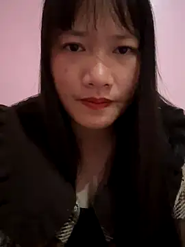 Snapshot of TrangNemo chatting on 11.24.25 TrangNemo online show from 11.24.25
