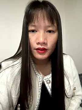 Snapshot of TrangNemo chatting on 11.25.25 TrangNemo online show from 11.25.25