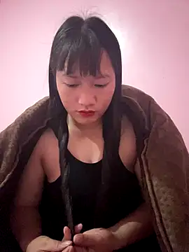 Snapshot of TrangNemo chatting on 11.25.25 TrangNemo online show from 11.25.25