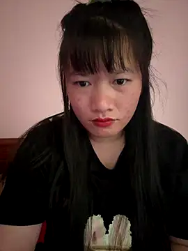 Snapshot of TrangNemo chatting on 11.26.25 TrangNemo online show from 11.26.25