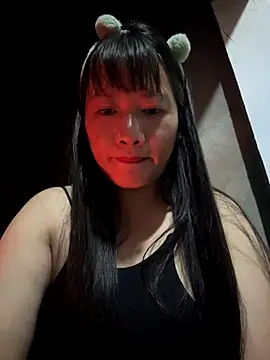 Snapshot of TrangNemo chatting on 12.04.25 TrangNemo online show from 12.04.25