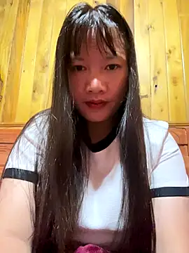 Snapshot of TrangNemo chatting on 12.05.25 TrangNemo online show from 12.05.25