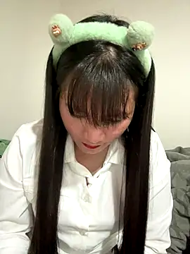 Snapshot of TrangNemo chatting on 12.18.25 TrangNemo online show from 12.18.25