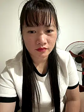 Snapshot of TrangNemo chatting on 12.19.25 TrangNemo online show from 12.19.25