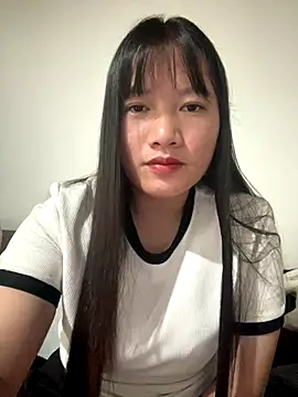 Snapshot of TrangNemo chatting on 12.22.25 TrangNemo online show from 12.22.25