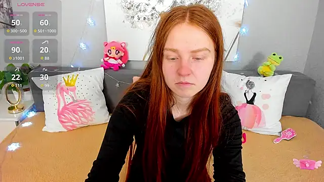 Evarey  online show from 12.18.25