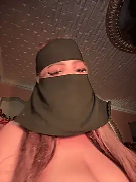 Snapshot of Queentaraf999 chatting on 10.18.25 Queentaraf999 online show from 10.18.25