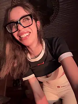 Snapshot of Queentaraf999 chatting on 10.22.25 Queentaraf999 online show from 10.22.25