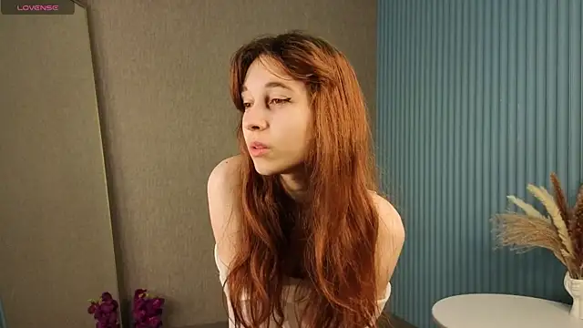 Snapshot of kitsun_ne chatting on 05.14.26 kitsun ne online show from 05.14.26