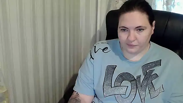 XLisaBlueXs  online show from 10.17.25