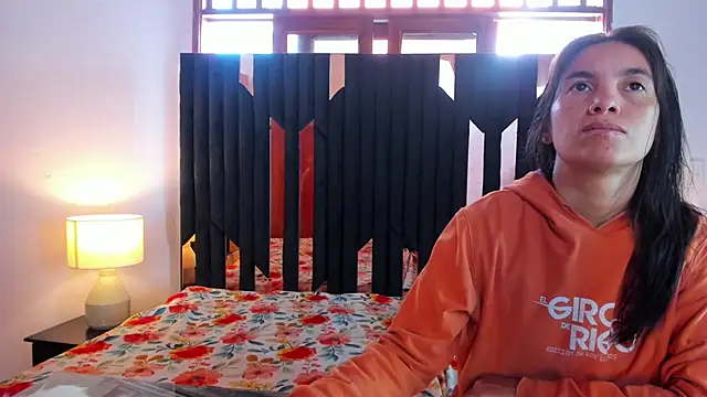 Sofy and Mia online show from 12.18.25