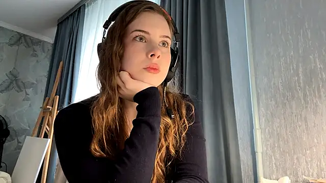 Snapshot of Leyla_Luna chatting on 10.17.25 Leyla Luna online show from 10.17.25
