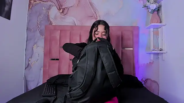 Isis Blaze online show from 01.11.26