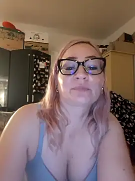 Snapshot of vivonivo chatting on 10.15.25 vivonivo online show from 10.15.25