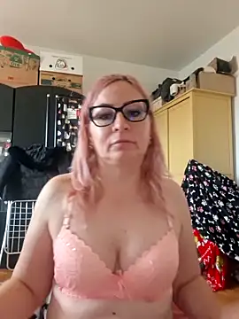 Snapshot of vivonivo chatting on 10.17.25 vivonivo online show from 10.17.25