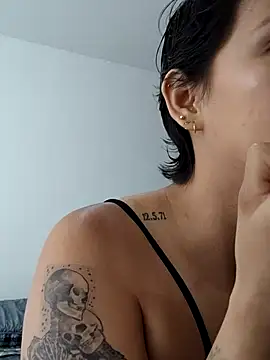 Snapshot of Blue_and_Damian chatting on 10.20.25 Blue and Damian online show from 10.20.25