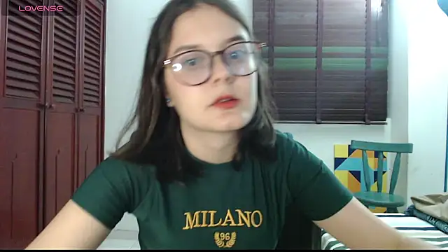 Snapshot of CarlaLorez chatting on 10.12.25 CarlaLorez online show from 10.12.25
