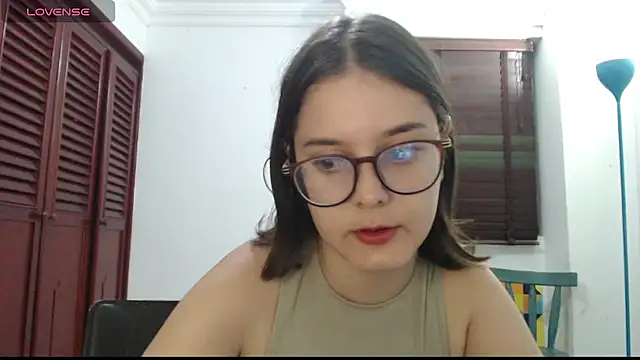 Snapshot of CarlaLorez chatting on 10.14.25 CarlaLorez online show from 10.14.25