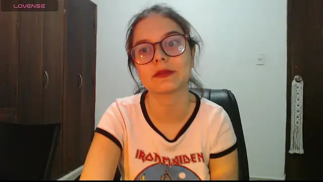 Snapshot of CarlaLorez chatting on 10.18.25 CarlaLorez online show from 10.18.25