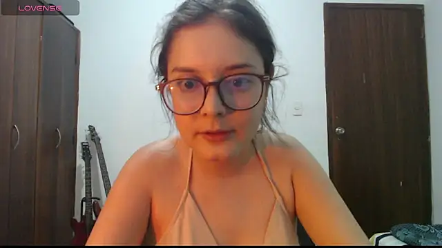 Snapshot of CarlaLorez chatting on 12.03.25 CarlaLorez online show from 12.03.25
