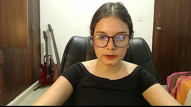 Snapshot of CarlaLorez chatting on 03.08.26 CarlaLorez online show from 03.08.26