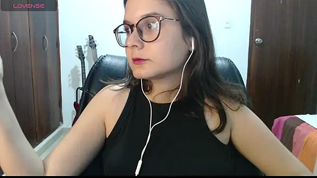 Snapshot of CarlaLorez chatting on 04.03.26 CarlaLorez online show from 04.03.26