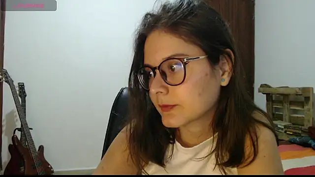 Snapshot of CarlaLorez chatting on 04.10.26 CarlaLorez online show from 04.10.26