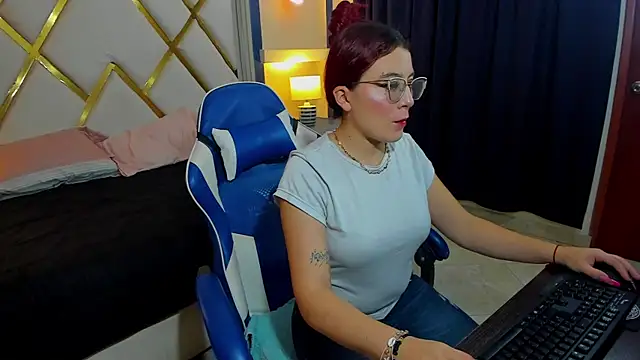 Snapshot of allison_mc chatting on 07.16.26 allison mc online show from 07.16.26