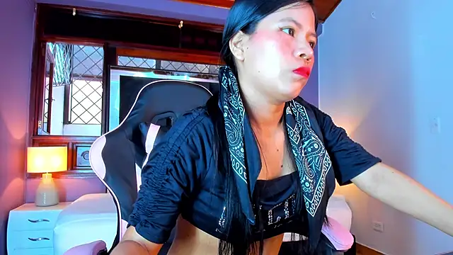 alissa  petite online show from 10.18.25