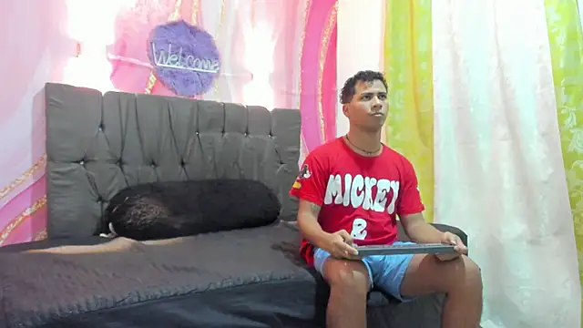 Raphael LatinBoy online show from 10.14.25
