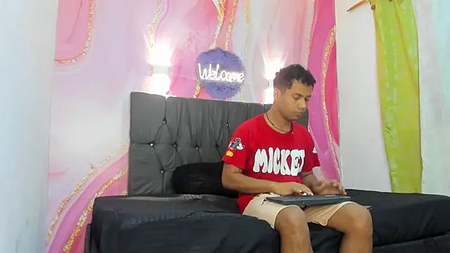 Raphael LatinBoy online show from 10.16.25