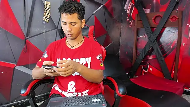 Raphael LatinBoy online show from 10.18.25