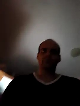 Snapshot of Pumbato chatting on 10.28.25 Pumbato online show from 10.28.25