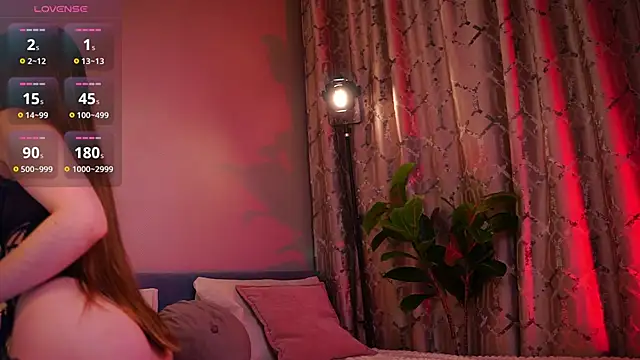 LureOfEva online show from 11.08.25