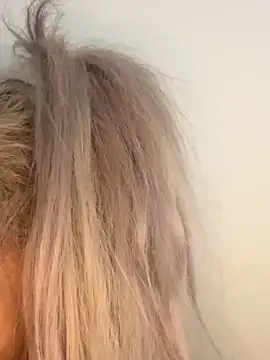 Snapshot of zara_bellexx chatting on 02.22.26 zara bellexx online show from 02.22.26